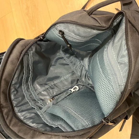 Thule Aion 40L Travel Backpack - Picture 12 of 13